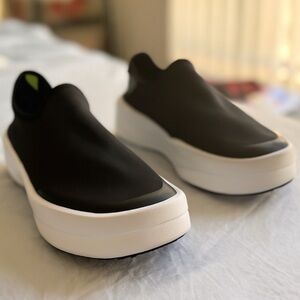 OOFOS Women's Black and White Slip-On Sneakers